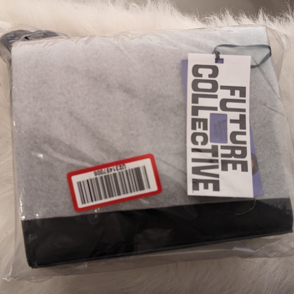 Structured Bucket Bag with Chain Handle NEW - Picture 8 of 8